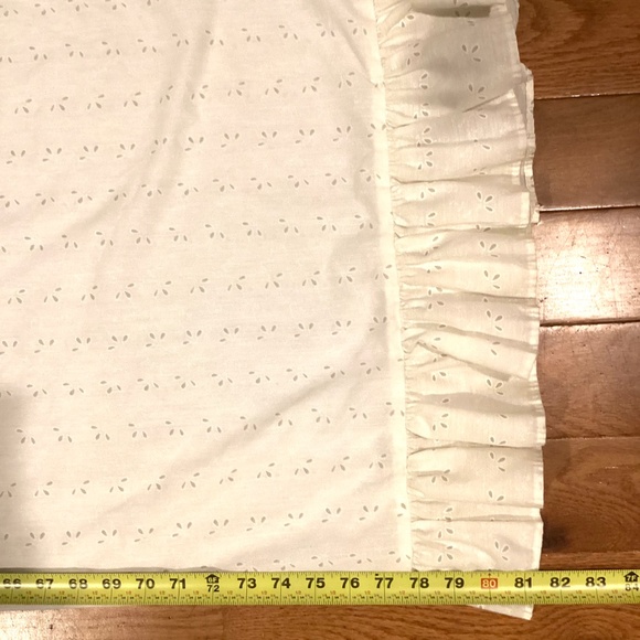 2 Pairs of vintage white/cream ruffled floral curtains - Picture 3 of 9